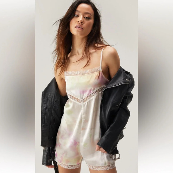 NWT NASTY GAL - Tie Dye Printed Lace Trim Satin Playsuit - Picture 1 of 4